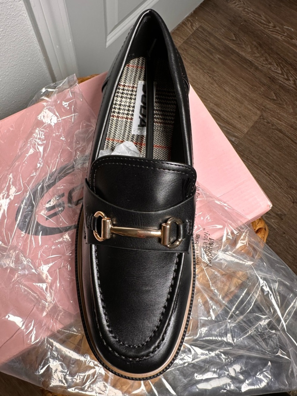 Black Leather Women’s Lug Sole Loafer with Gold Bit Hardware / BNIB - Picture 3 of 4